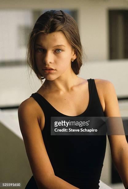 milla-jovovich-v0-86x31c6urgkc1.jpg