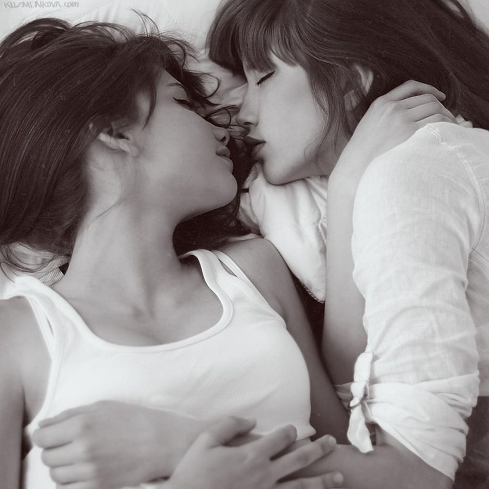 multixnxx-Girls! Let Me See You Kissing Each Other..-9.jpg