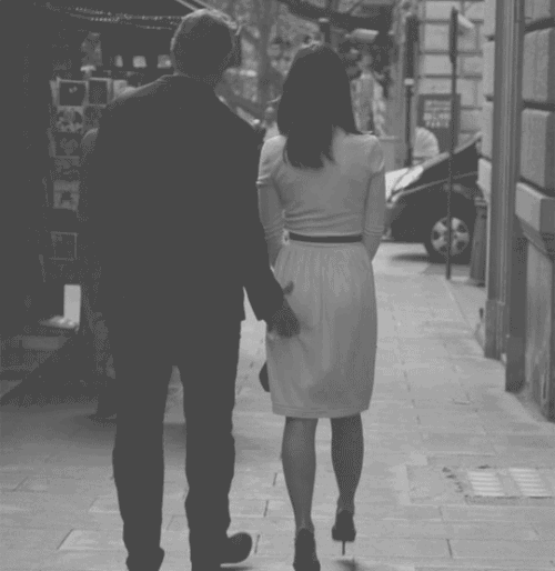 nalgadas-couple-walking-on-the-street-ovvd9klhfgi131se.gif
