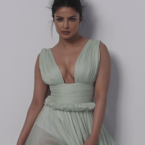 Priyanka Chopra ezgif-1-3a2e3338c2 1.gif