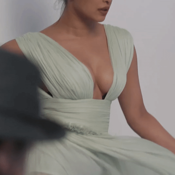 Priyanka Chopra ezgif-1-3a2e3338c2 2.gif
