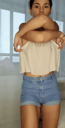 Putas-amateur-muestran-sus-tetas-GIFS-48.gif