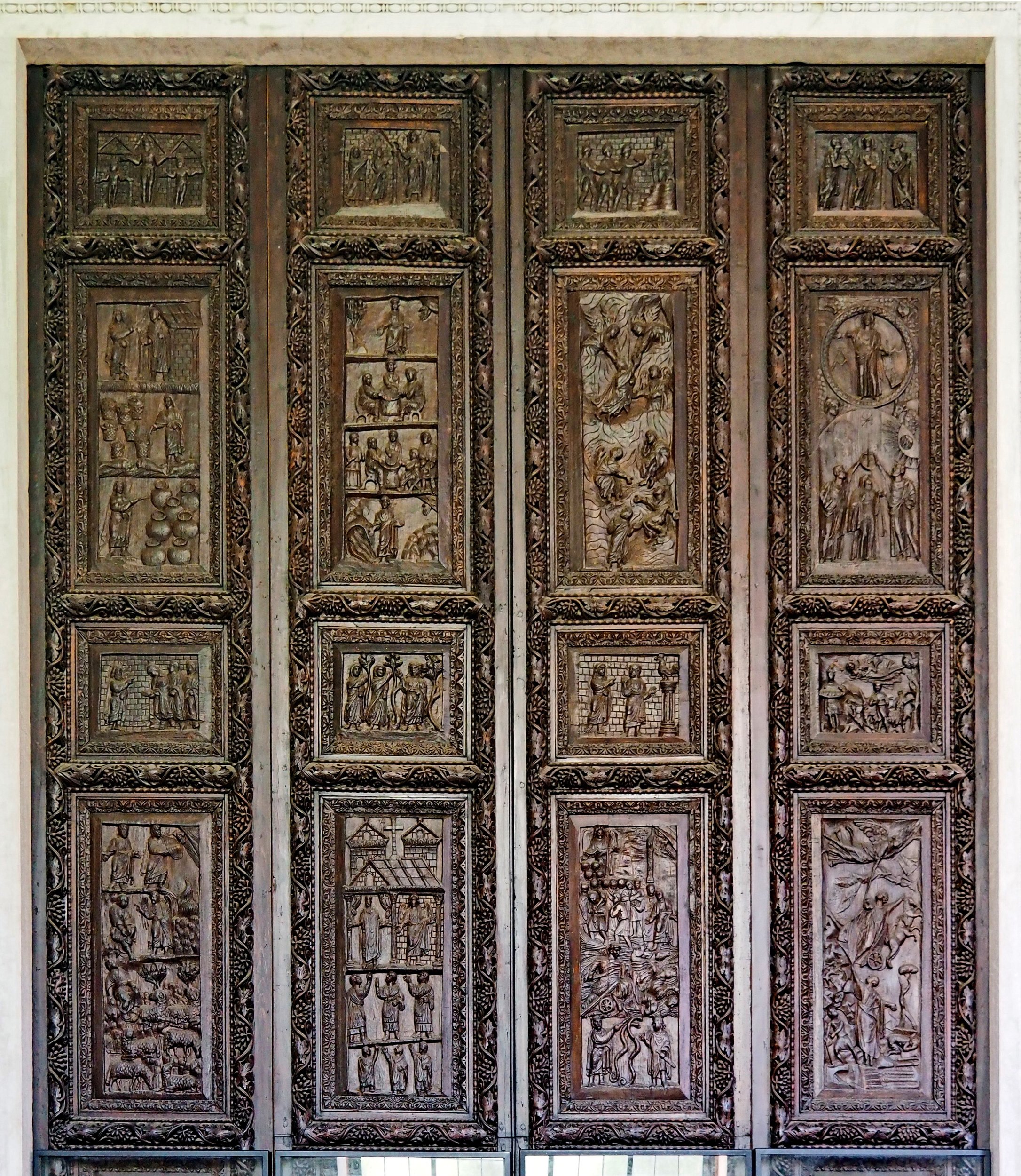 Santa_Sabina_Portal.jpg