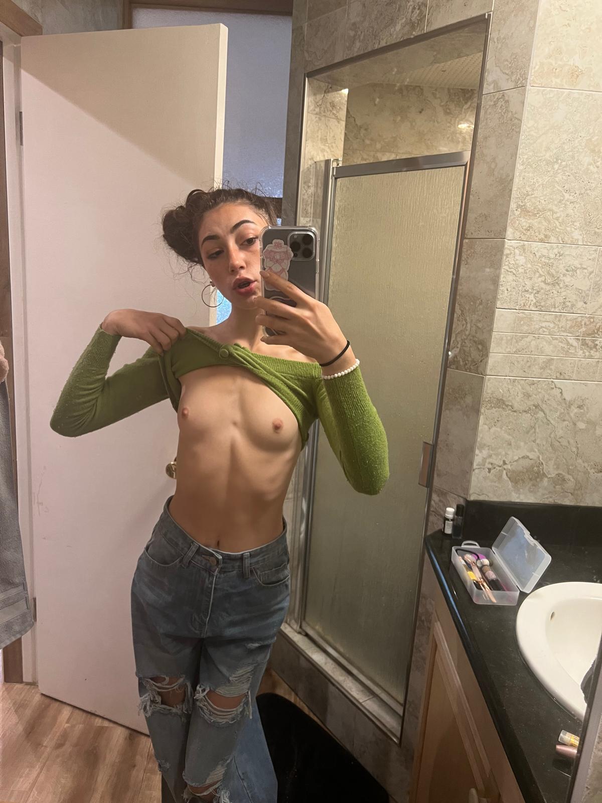 Selfie (1).jpg