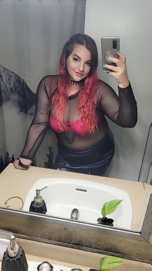 selfy-ready-for-ladies-night-WwiRWA.jpg