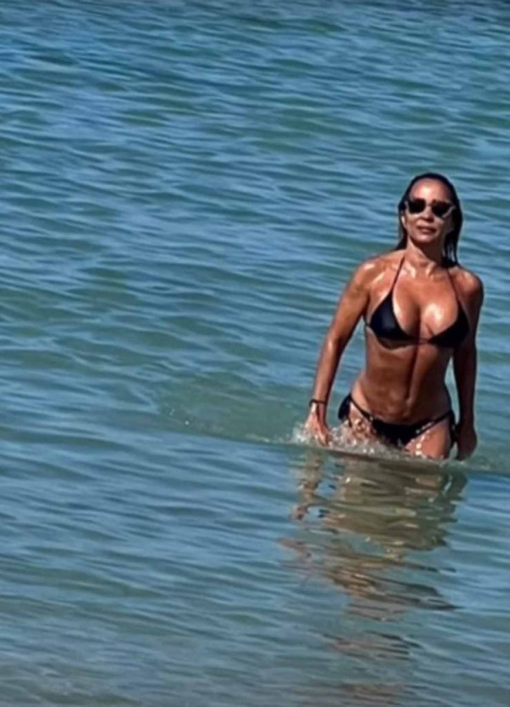 semana-maria-patino-presume-de-cuerpo-en-bikini-4-739x1024.jpg