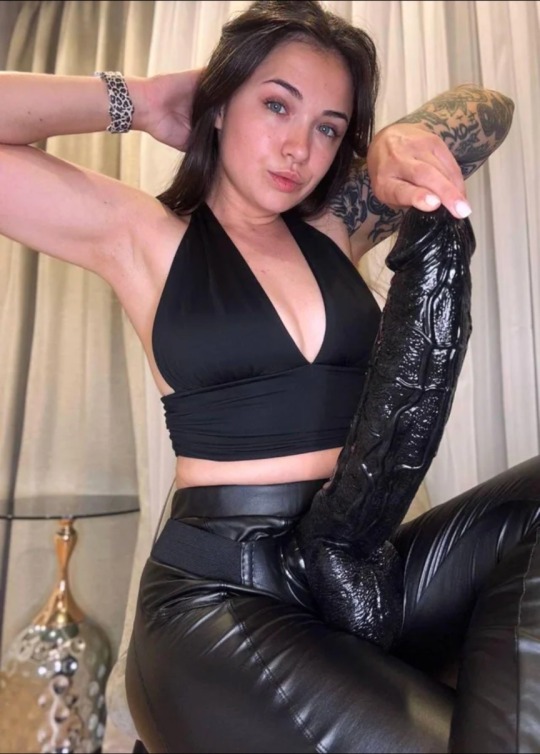 strapon 7bf9fe2f_540.jpg