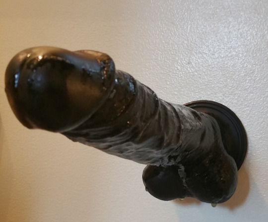 strapon pec1m0xahJ1unho6fo1_540.jpg