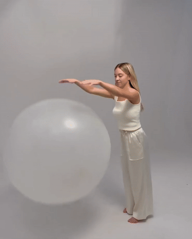 Sydney_Sweeney_-_With_The_Big_Ball.gif