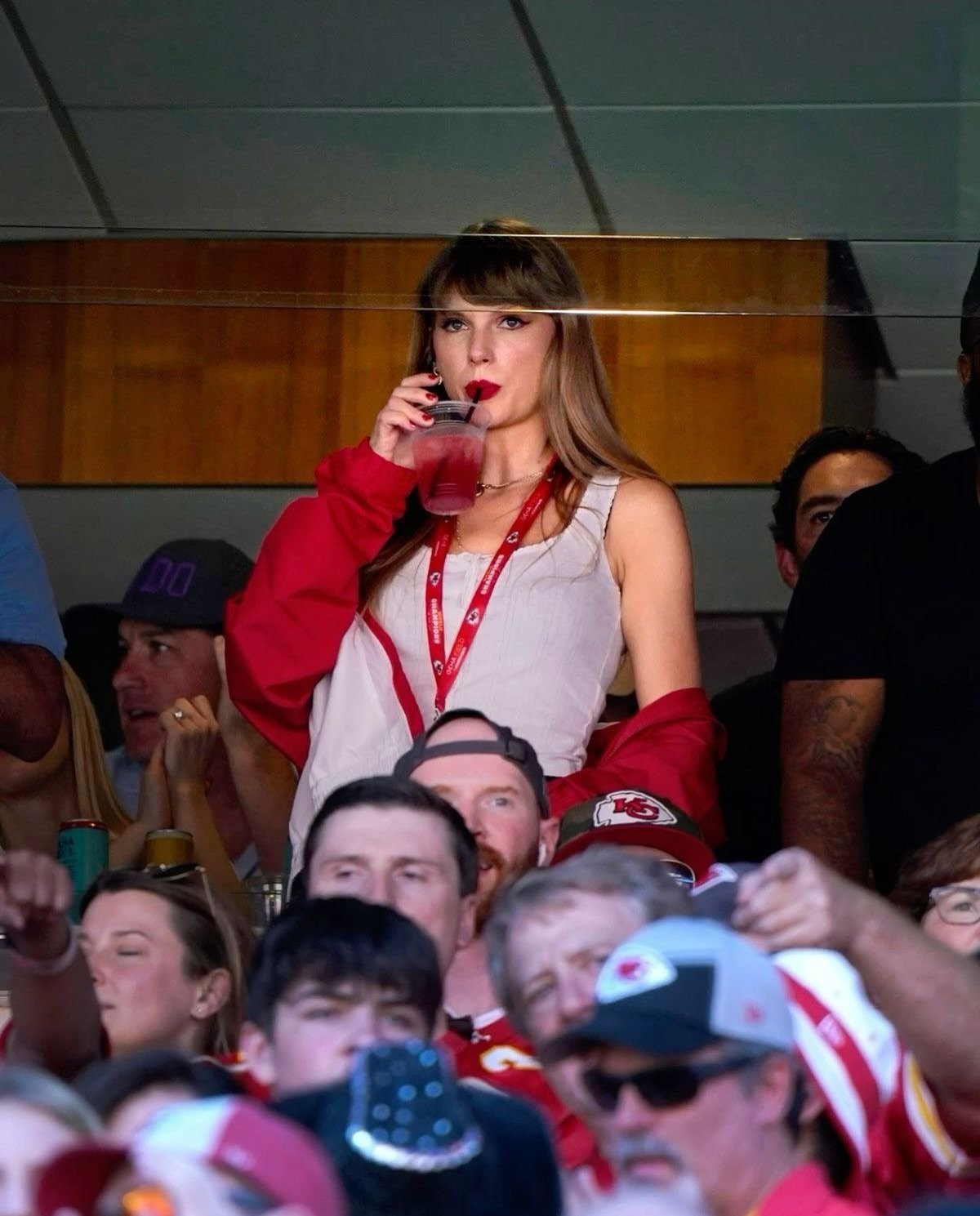 taylorswiftbr__2025-09-24T172559.000Z_1.jpg