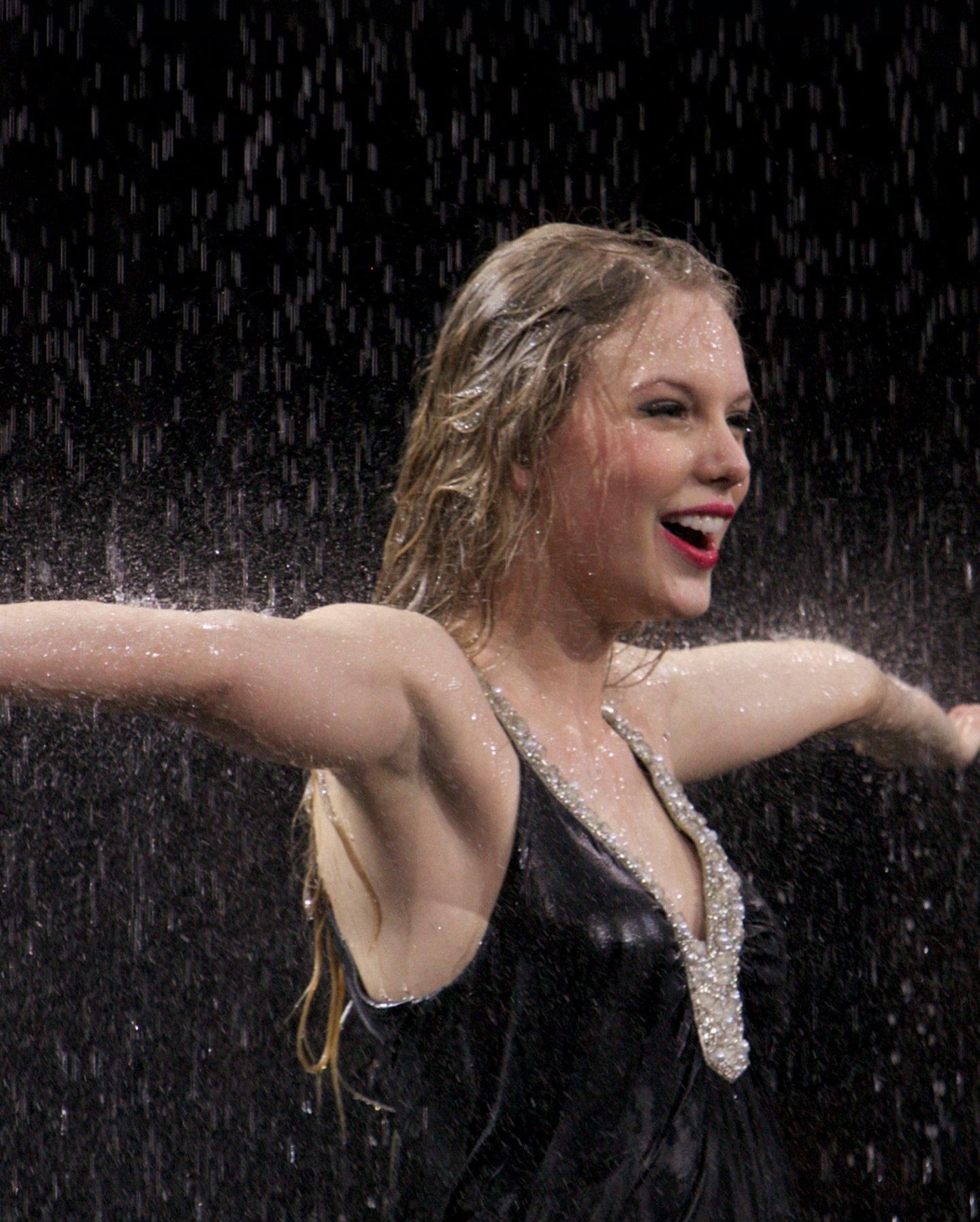taylorswiftbr__2025-09-27T031000.000Z_7.jpg