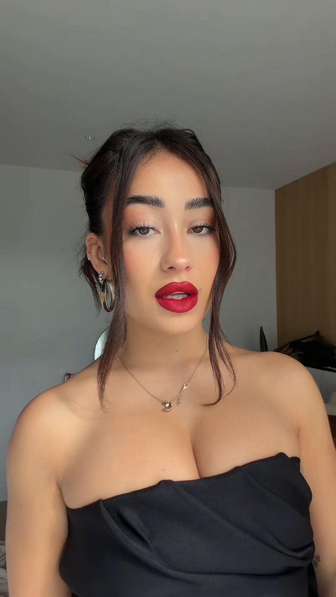 TikDownloader.io_7574880308386958614_hd (1).jpg