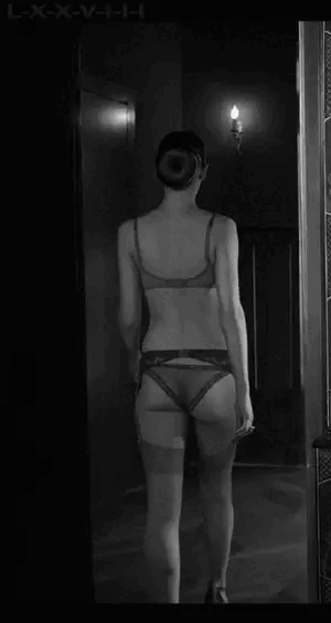uneverwalkalone.gif