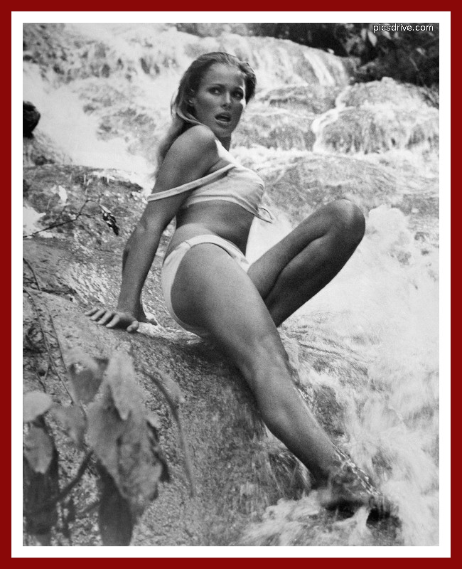 ursula-andress-picture-12.jpg