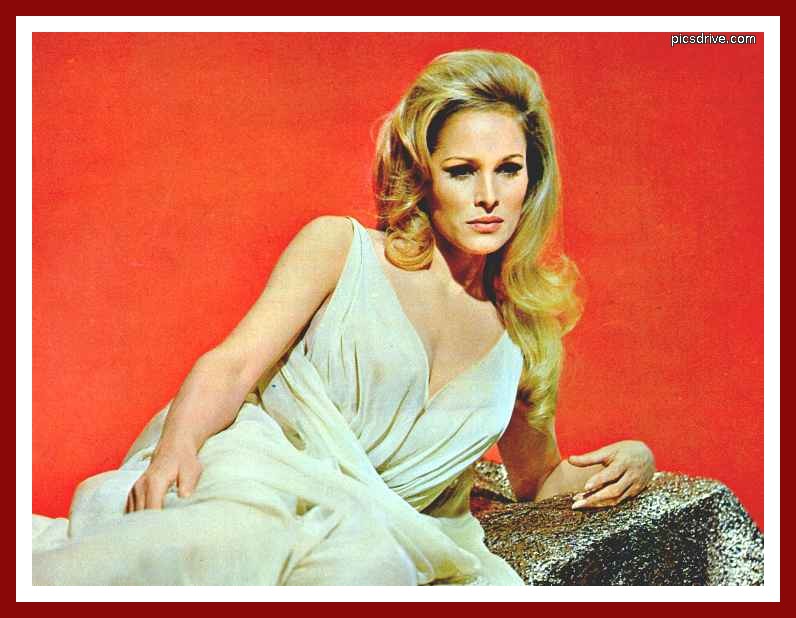 ursula-andress-picture-36.jpg