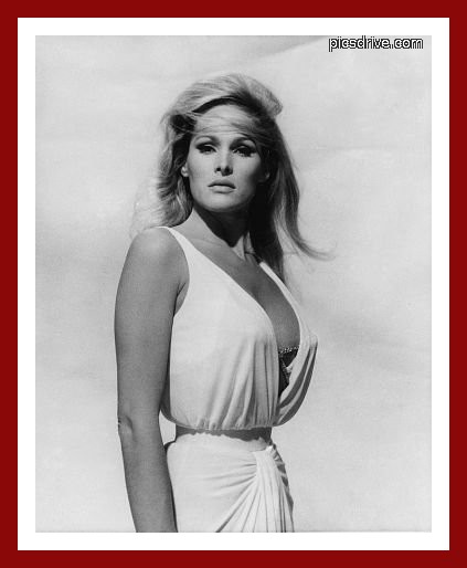 ursula-andress-picture-78.jpg