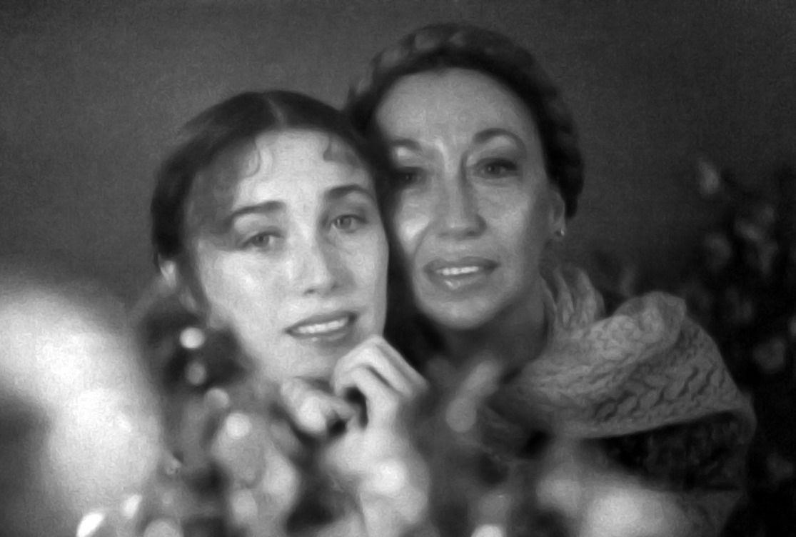 Veronica Forque y su madre Carmen Vázquez-Vigo.jpg