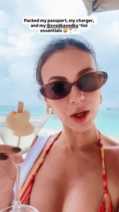 Victoria Justice 2.gif