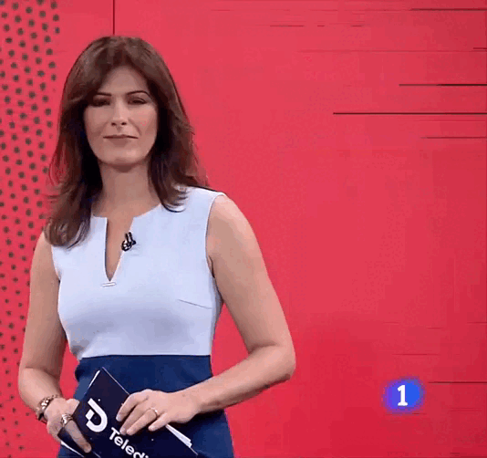 YTDown.com_YouTube_Lara-Siscar-05-06-2021_Media_CNZoAGyhe6Y_001_1080p (online-video-cutter.com).gif